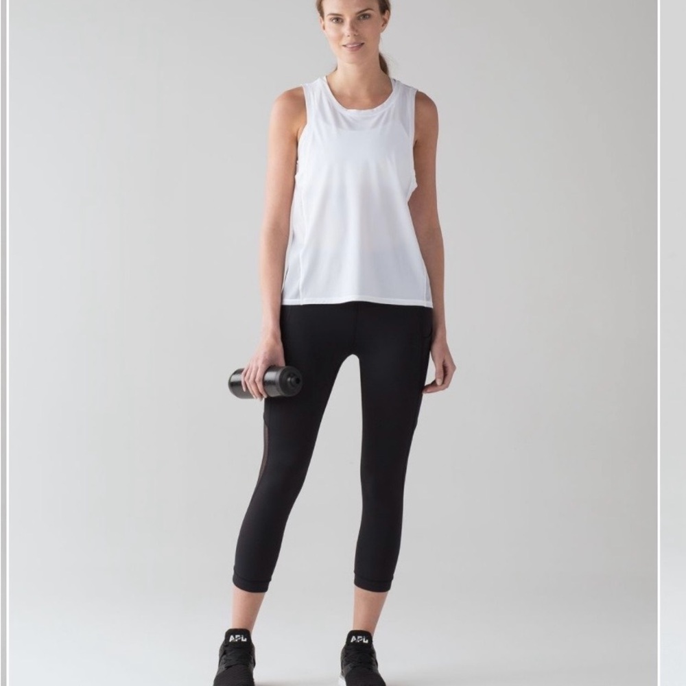 Lululemon Sole Training Crop with New York details Sz 8 🏃🏻‍♀️🧎🏻‍♀️